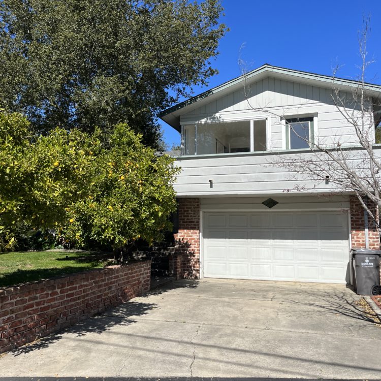 Sweet and Spacious 5br Oakland Home, Close to Joaquin Miller and Redwood Regional Parks Available Now!