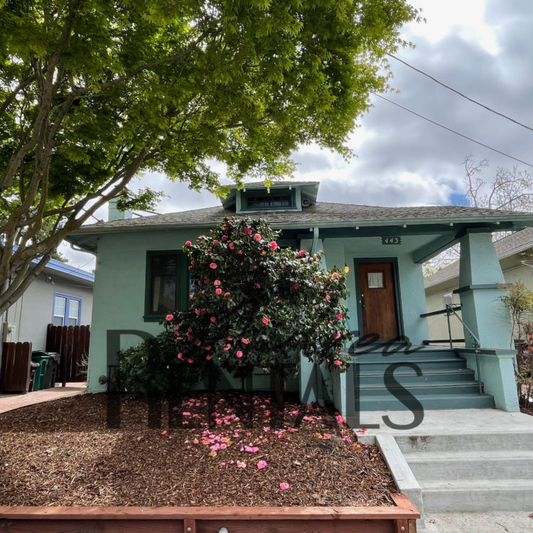 Sweet 2+BR/1BA craftsman bungalow with yard in the heart of Temescal Available Now!