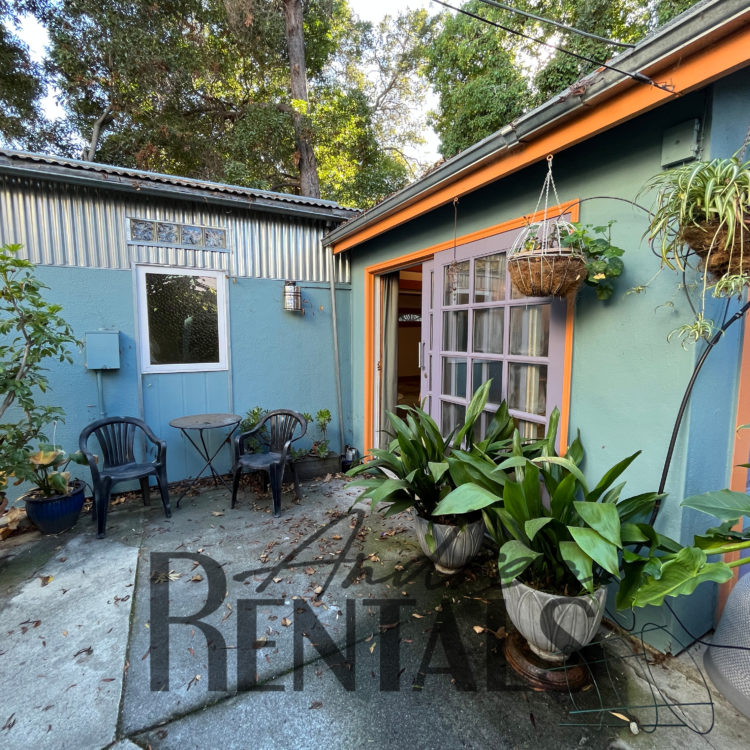 Lush Garden Studio with Laundry and Yard in South Berkeley!