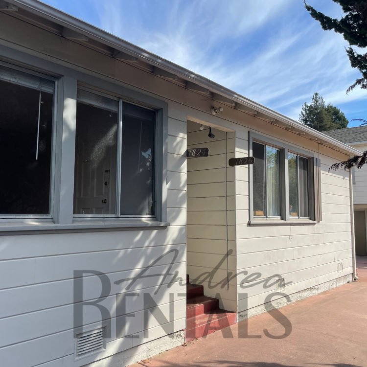 Lovely 1BR/1BA unit with hardwood floors throughout with kitchen/living room, ample bedroom, 3 closets, and full bath with shower over tub available NOW!