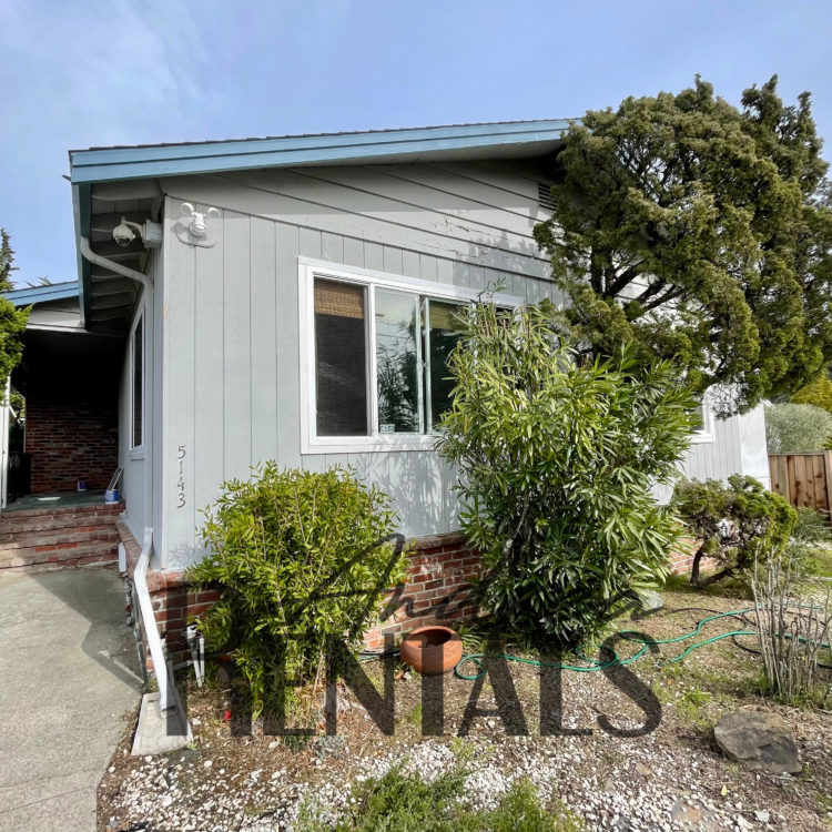 Large 3BD 2BA ranch-style home with bay views near Joaquin Miller!