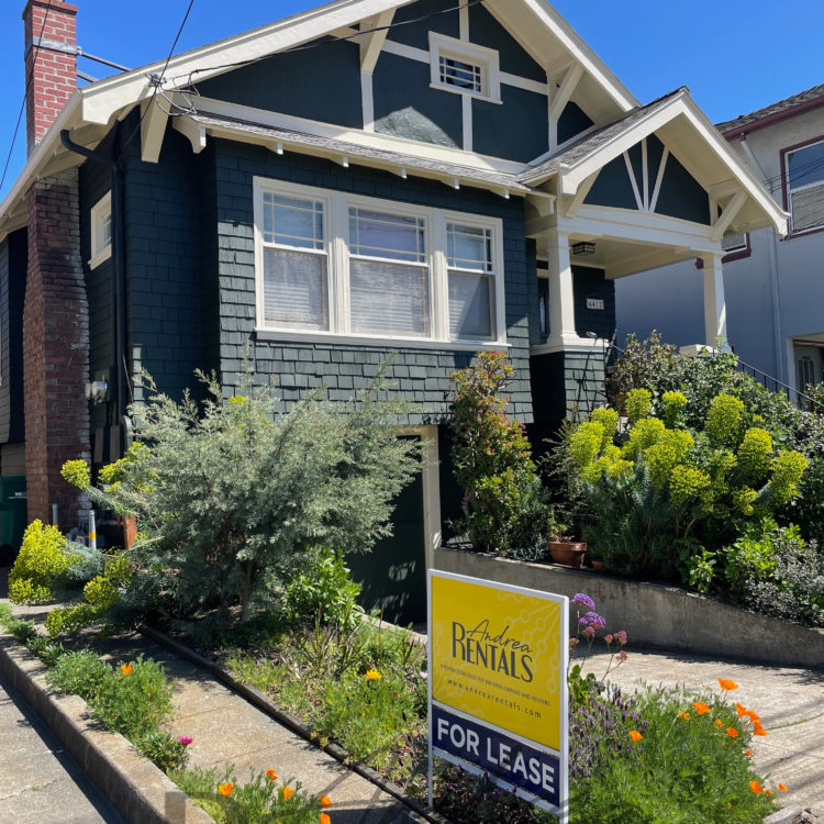 Sweet 2BR/1BA craftsman with yard and storage in the heart of Temescal available now!