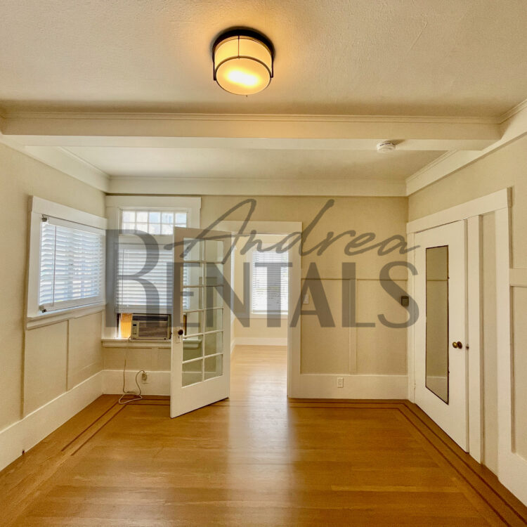 Updated 1 bedroom, 1 bath unit on Lake Merritt available NOW!