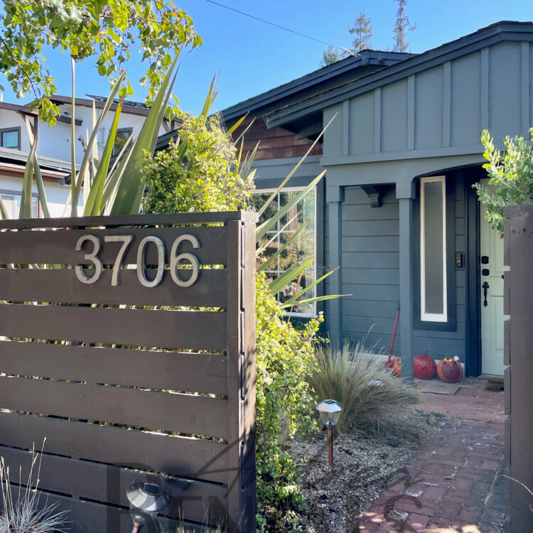 Bright and charming 2+BR/1.5BA available!